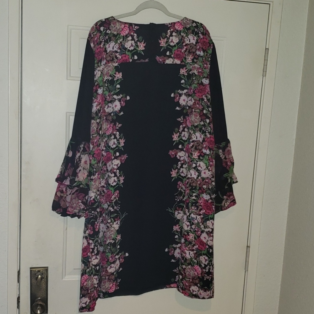 Dress - Picture 3 of 5
